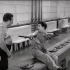 1936年《摩登时代》电影大师卓别林最后一部无声电影精彩片段