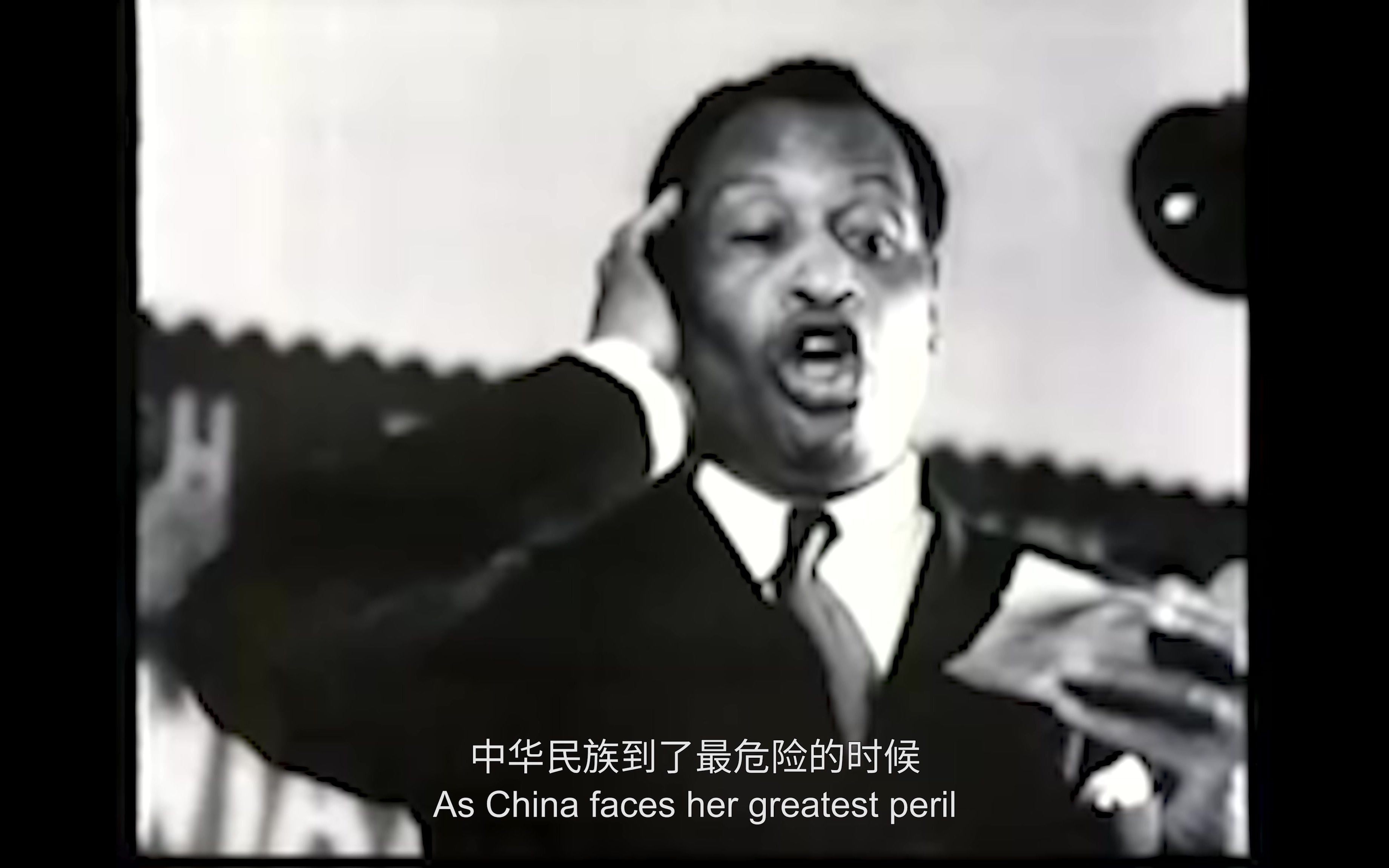 1940年美国歌手保罗·罗伯逊歌唱新中国之歌