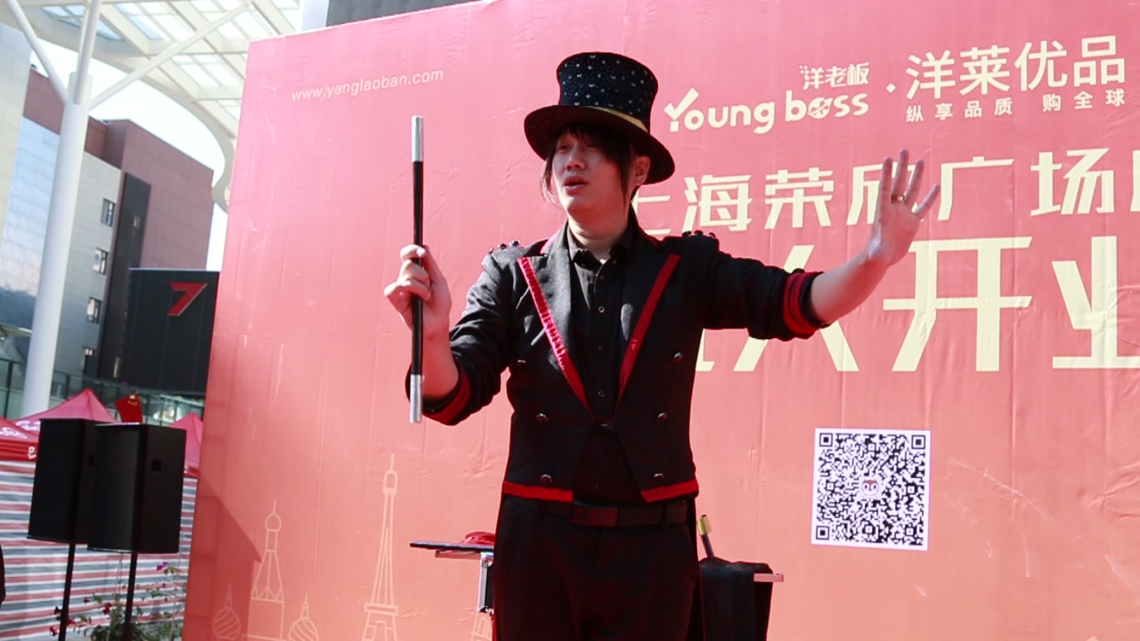 纸牌魔术路演惊倒一片街头魔术师路演
