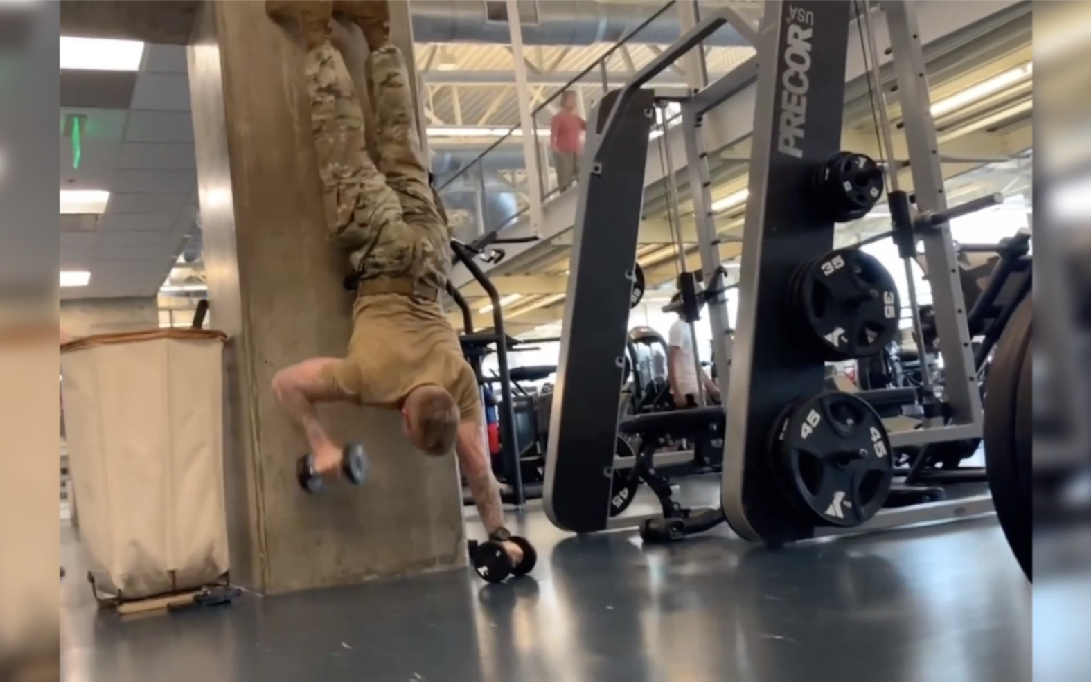 【美国大兵】超强的健身房训练｜｜｜卧槽