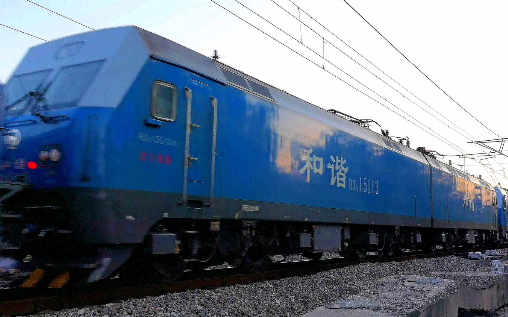 【京广铁路】z129 hxd3d-0279,上行回送 hxd1,下行回送hxd2通过河道桥