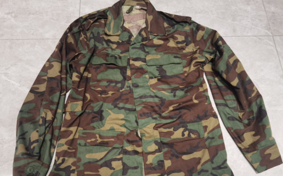【装备介绍】这件48块钱的适合亚洲人身材的外军公发迷彩作战服可以当潮服穿哦