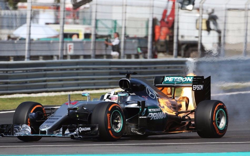 f1马来西亚站正赛集锦:汉密尔顿爆缸退赛,里卡多拿下赛季首冠 !