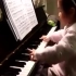 这小女孩的钢琴恐怕10级都不止，献上我的膝盖