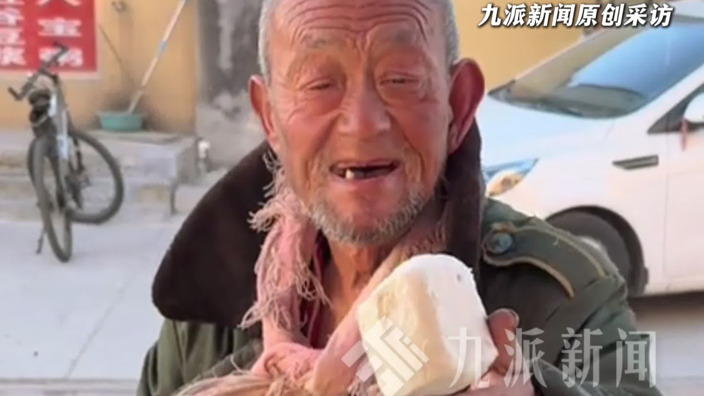 高三男生连续三年给智力缺陷爷爷送烤肠，临近毕业担心无人照顾