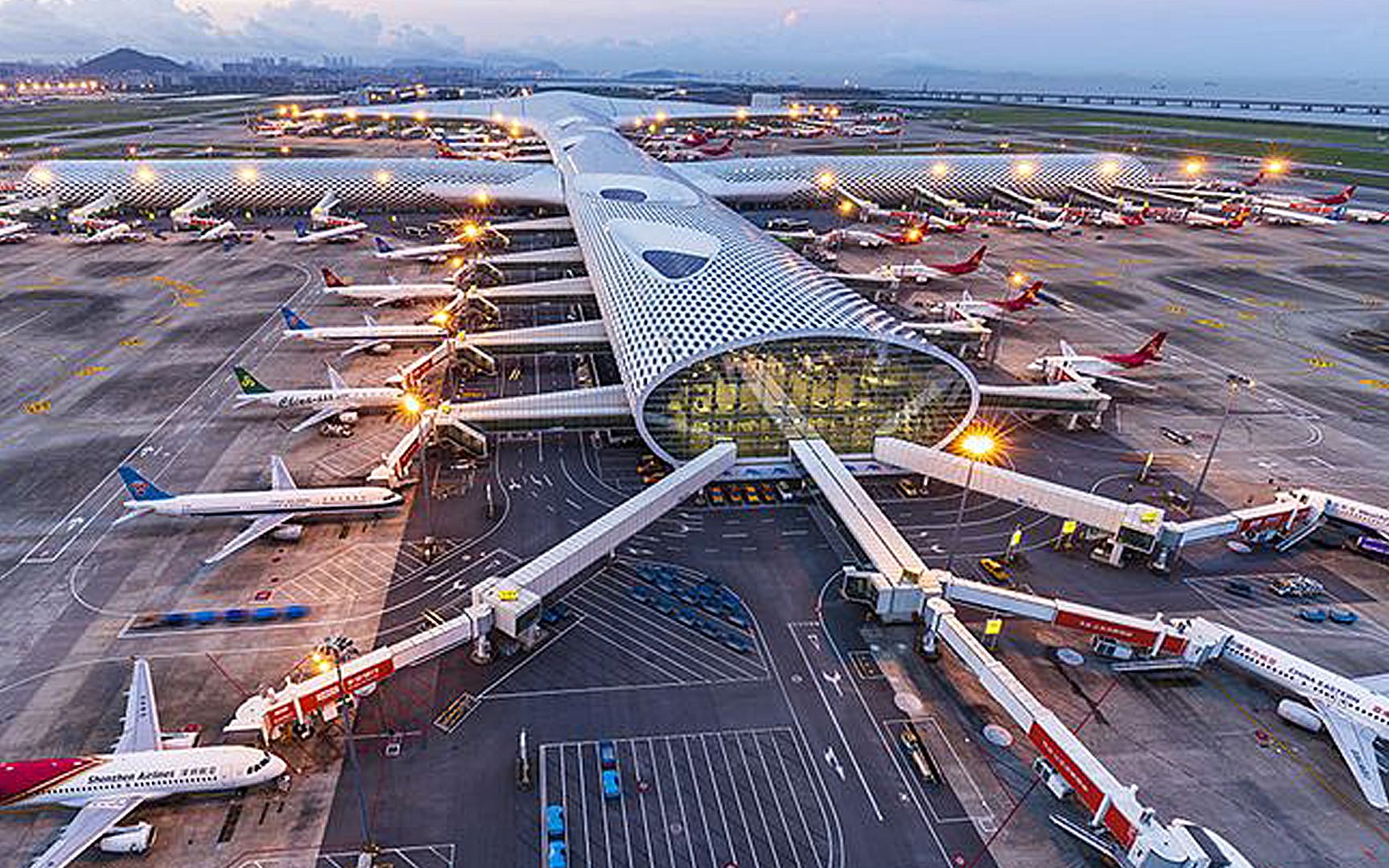 全球十大机场排名，美国独占4席，中国2家上榜