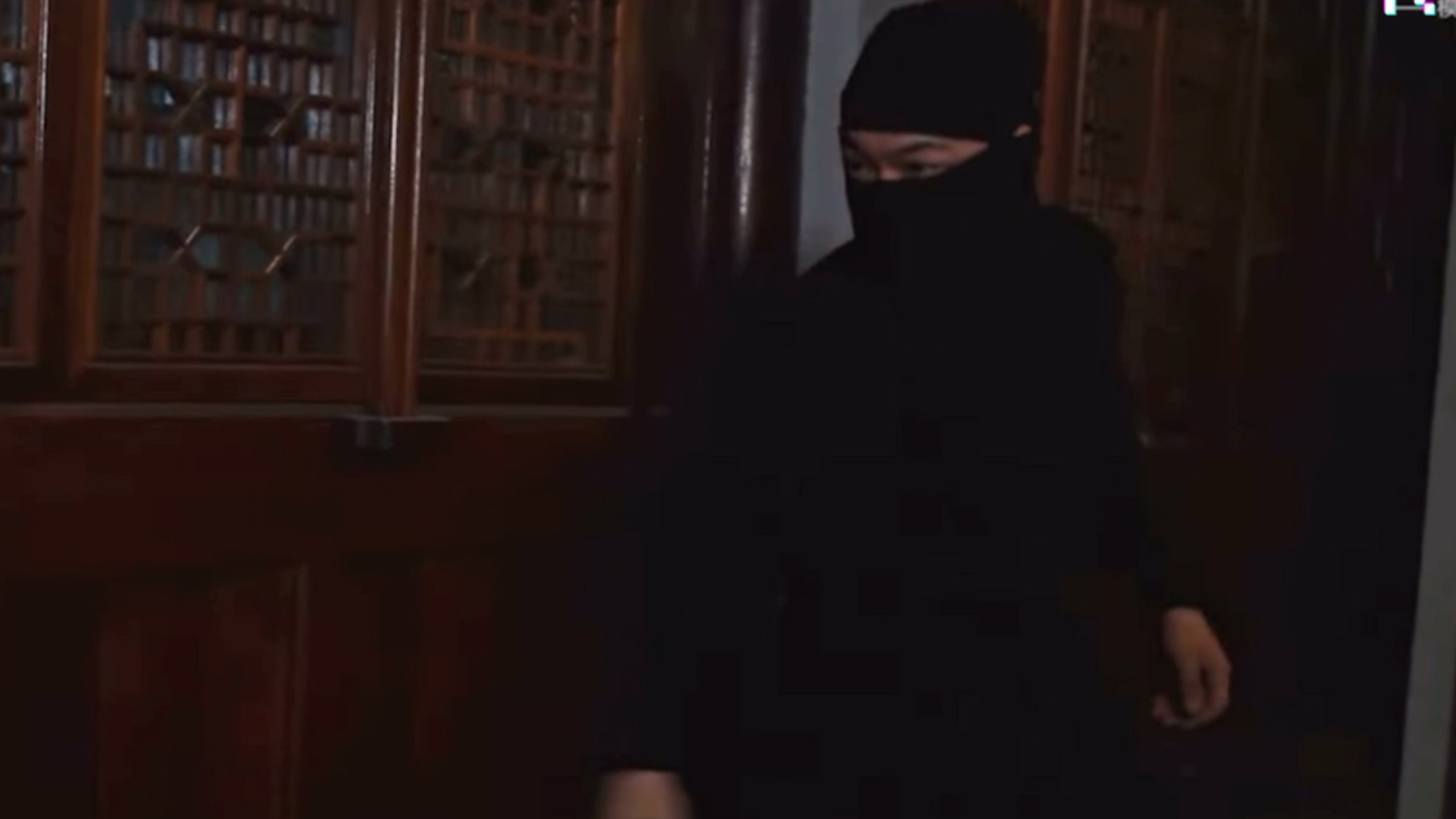 黑衣蒙面人闯入刺杀