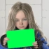《Pragmata》 卡普空新作金发小萝莉举牌绿幕 素材链接在简介