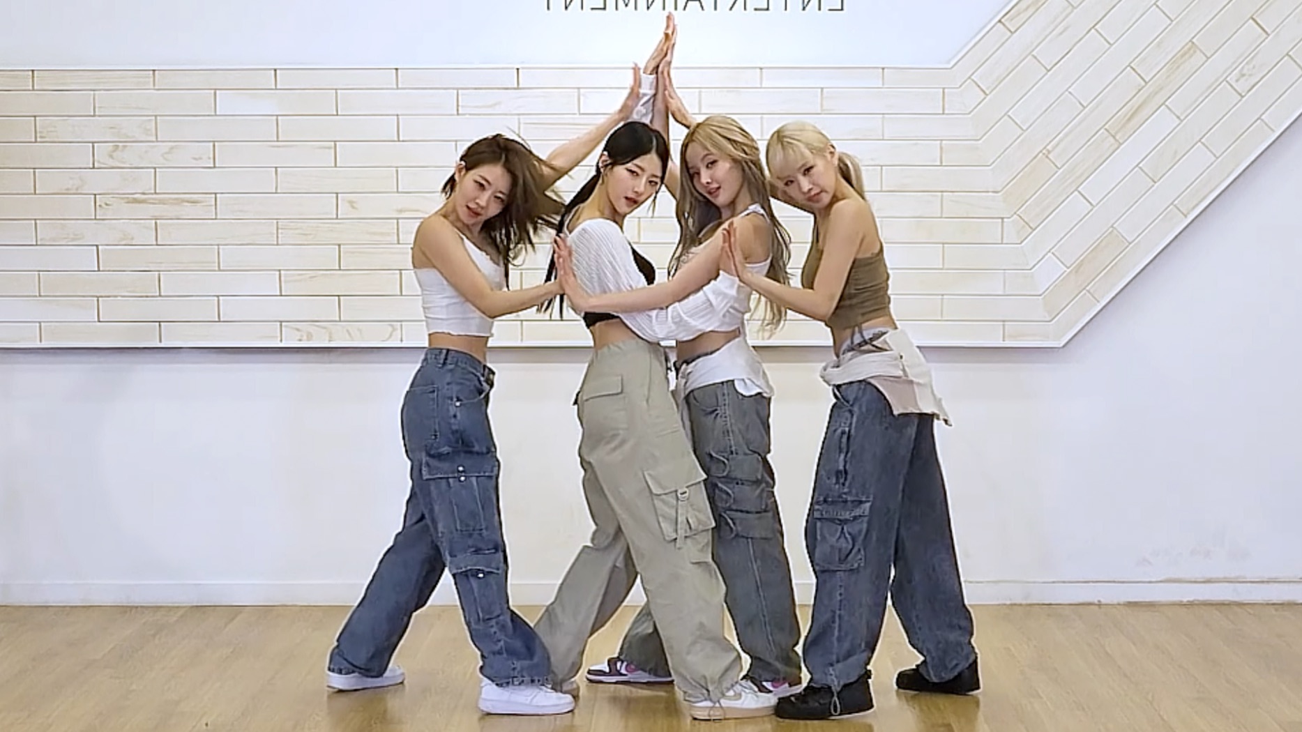 【4K镜面】KISS OF LIFE - Midas Touch 练习室 分段循环 直拍 画放大 替音轨 低音加重♡扒舞专用