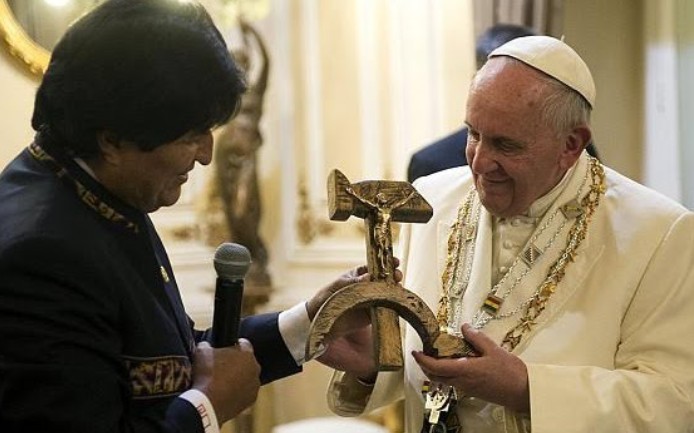 “未曾设想的道路” 罗马教皇与镰刀锤子十字架
