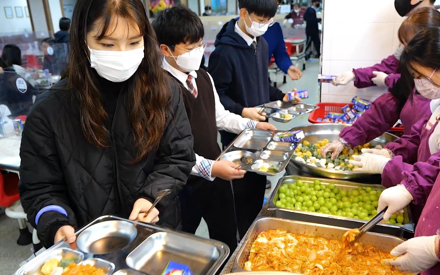 走进韩国中学食堂，看看韩国的中学生们，平时都吃什么？