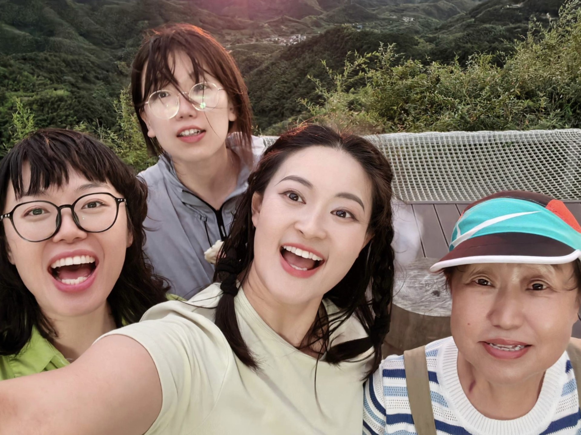 当我为60岁东北阿姨密谋了一场突然的旅行，奇迹的一幕发生了…