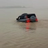 这仰望u8车主真勇湖南一位U8车主把自己的车开到涨洪水！