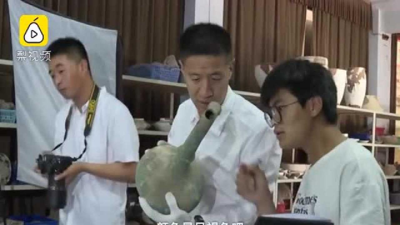 [早报]河南棚户区改造挖出两千年前青铜壶 内藏3升不明液体哔哩哔哩bilibili