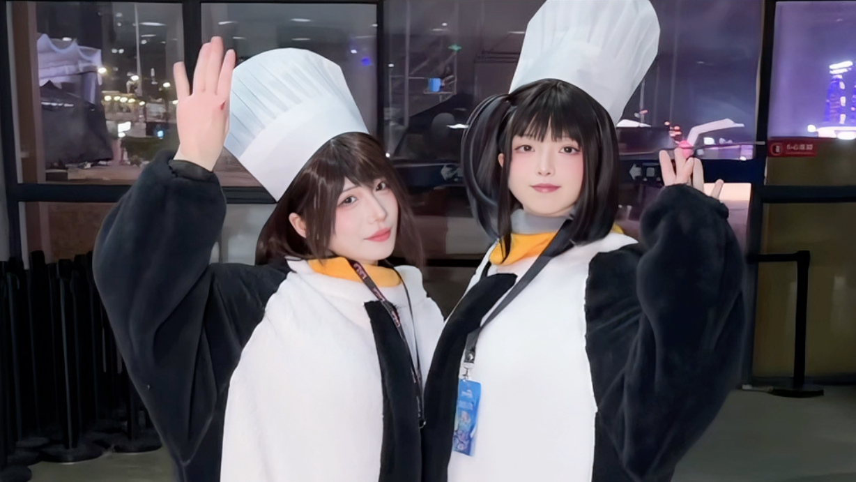 Elegant People Crossing the Middle...