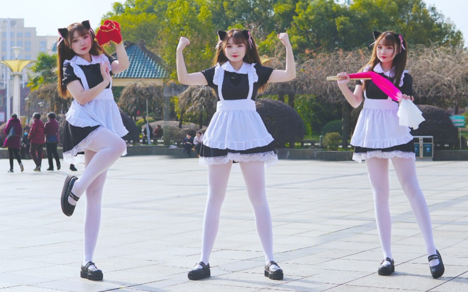 On how humiliating it is for a maid to dance awkwardly in a square! I left the city overnight.