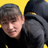 “爬行妈妈”身残志坚，嫁老光棍生二女，女儿长大后肠子都悔青了