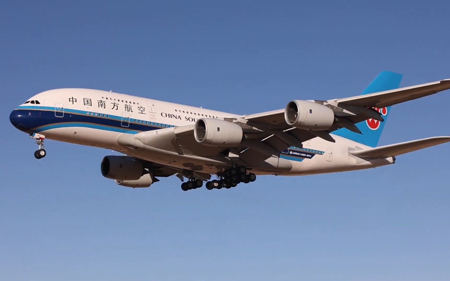 南航最后两架A380抵达飞机坟场 2022.12.22