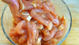 炒肉丝怎么做不柴不硬 569af458afa694dbfdc7dfeb70c213d4f75df9f0.jpg@280w_158h_1c_100q.jpg