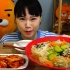 韩国吃播卡妹喜欢卡妹吃面的小伙伴看过来！ 好吃到想哭的海鲜蔬菜味增汤面线