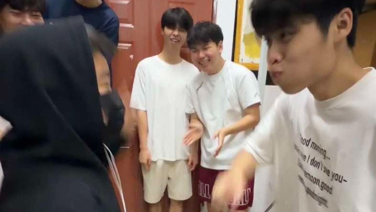 你cos我憋笑挑战