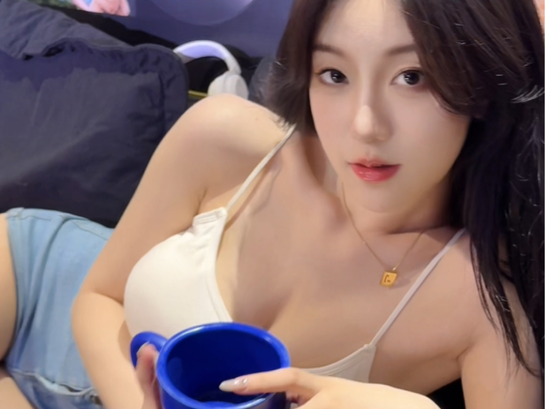 有人说你莞莞类卿 有人说你是他唯一的妻