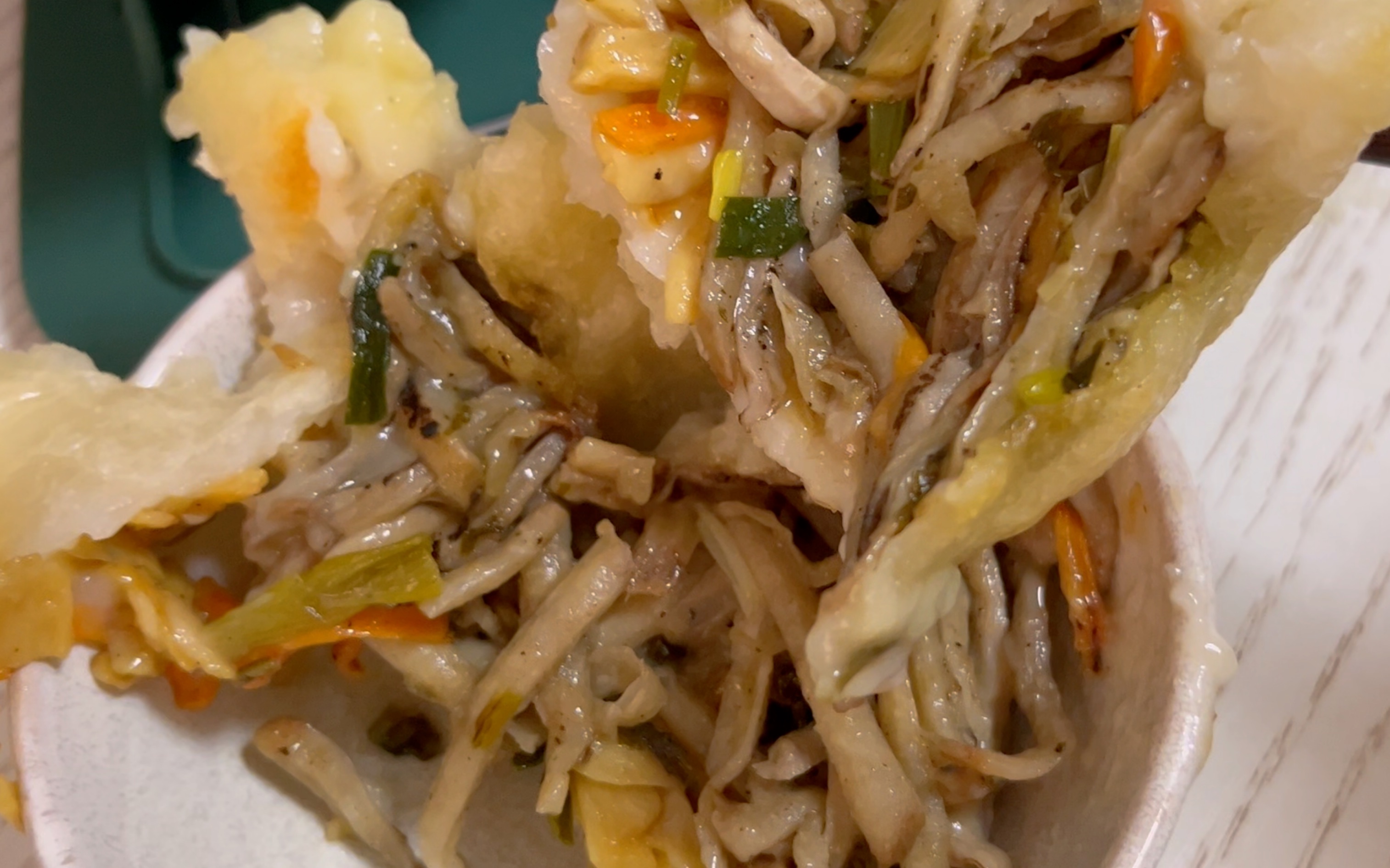 炸芋丝，福州客家人传统小吃，酥脆又香甜的过年待客小零食|芋头丝|芋头|晨光_新浪新闻