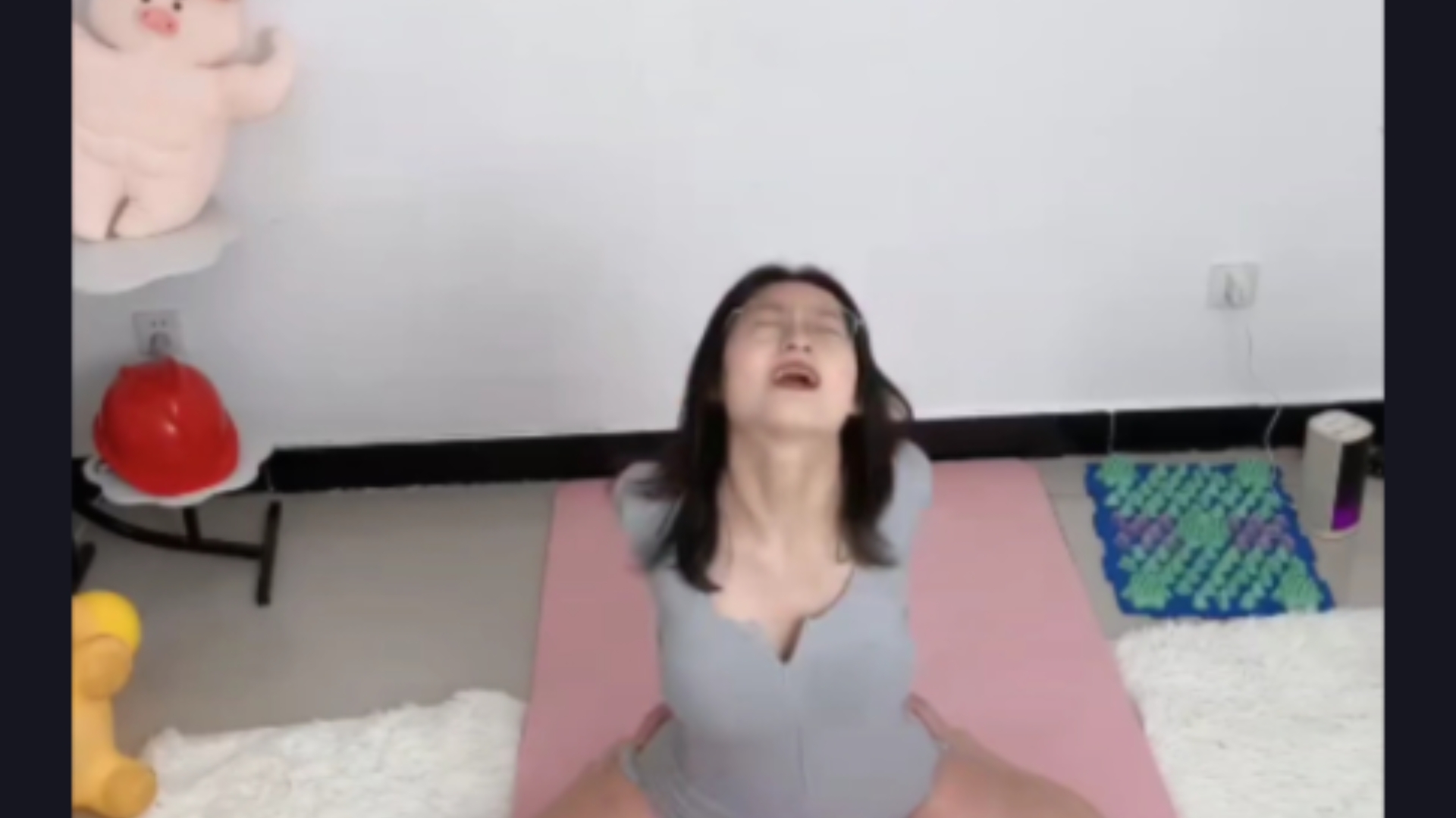 在大婶健身的时候我有了反应，这正常吗？