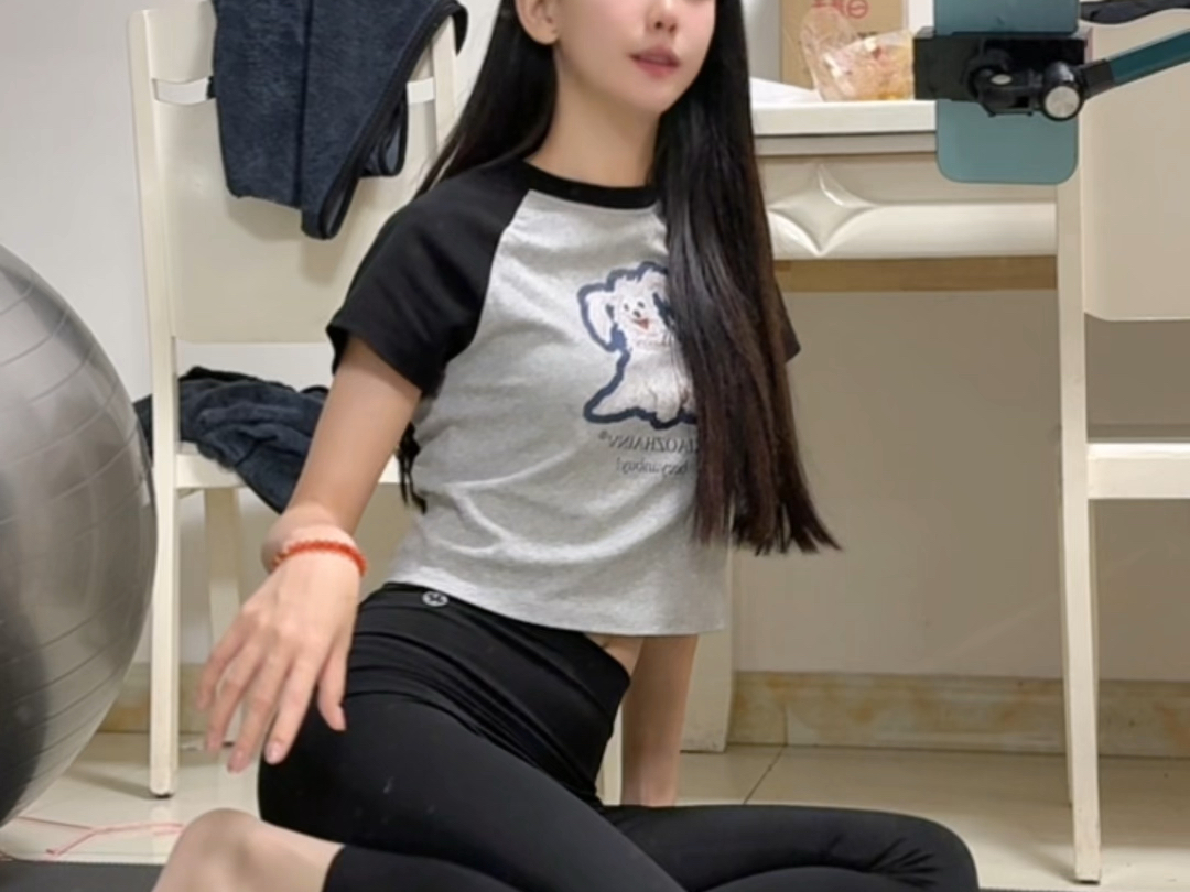坚持瑜伽，收获挺拔体态，也收获稳定情绪。