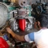 巴基斯坦工厂，工人利用吹塑工艺生产塑料水壶，技术精湛！