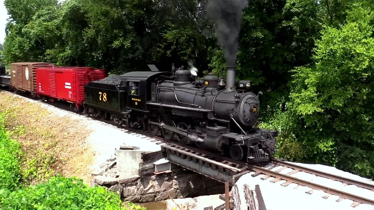 仍然奔驰在铁道上的蒸汽火车，机械之美，解压030603