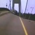 虎门大桥的晃动跟美国塔科马海峡相比，晃动还是平稳的，美国这个桥幅度大的吓人