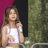 小姑娘表演