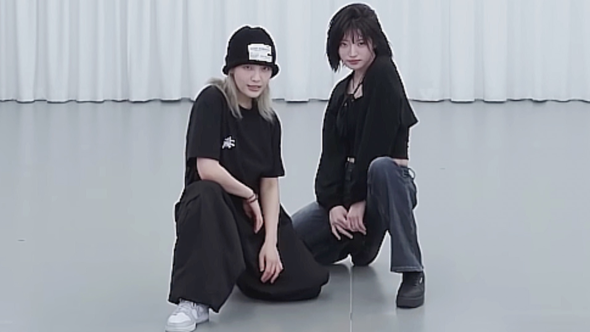 【4K镜面】文秀雅×金始玧(Billlie) - SNAP 练习室 分段循环 画放大 替音轨 调色♡扒舞专用