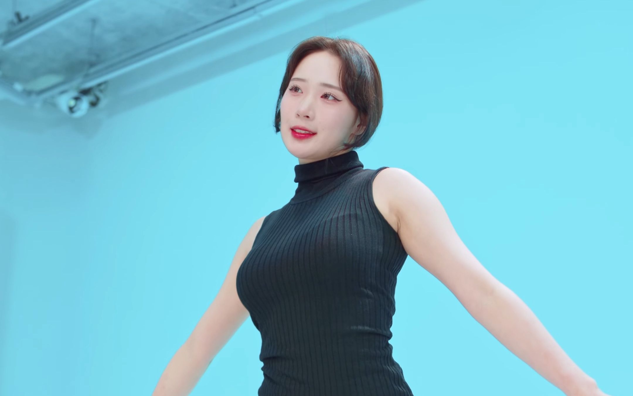 Jung In, short skirt, black sweater dress, side view