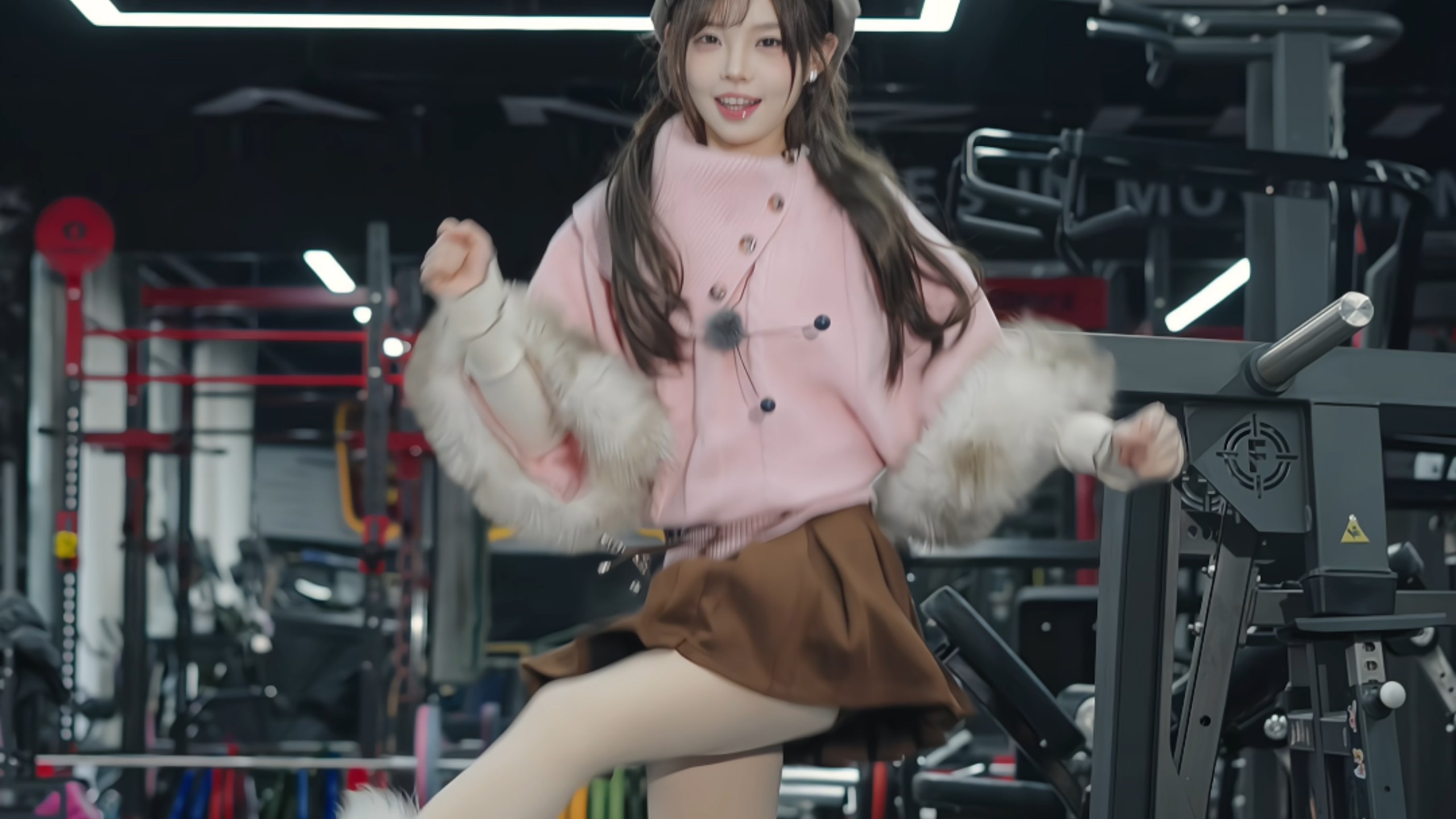 这次踢高了一点～