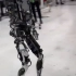 马斯克与擎天柱散步，机器人技术再飞跃！