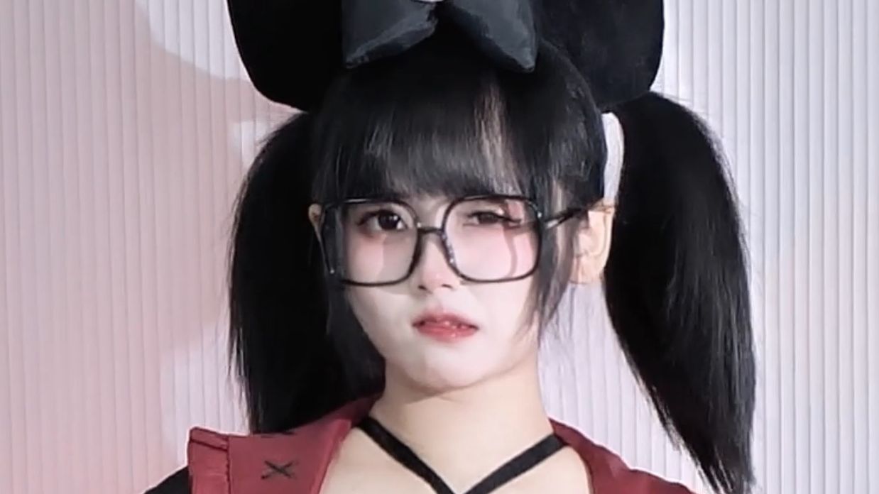 Witch shakes a meow.