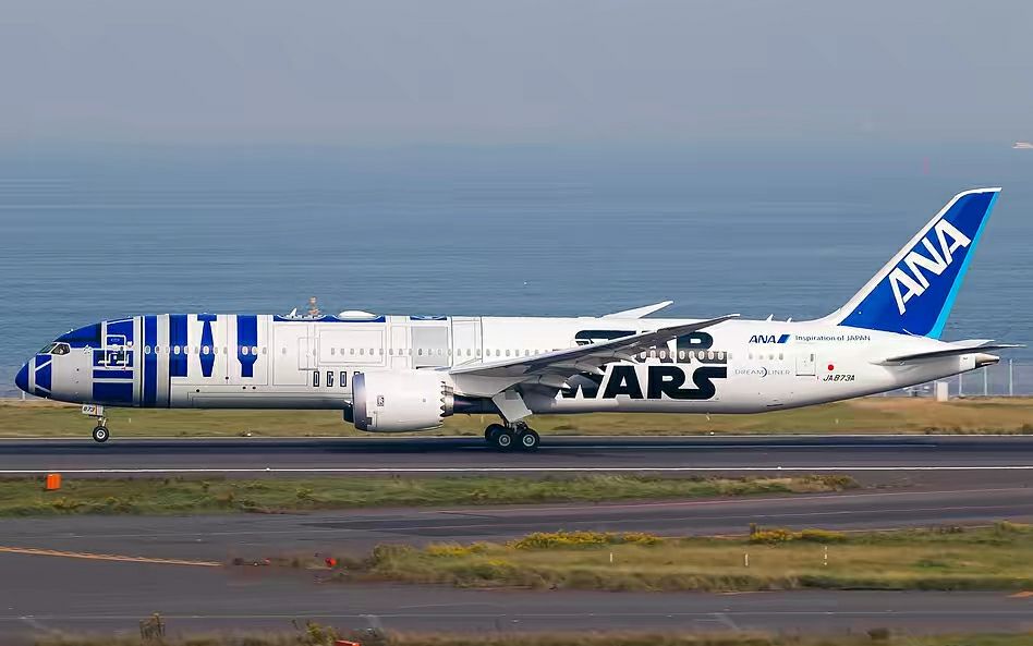 全日空787-9(星球大战r2d2涂装)降落圣何塞国际机场