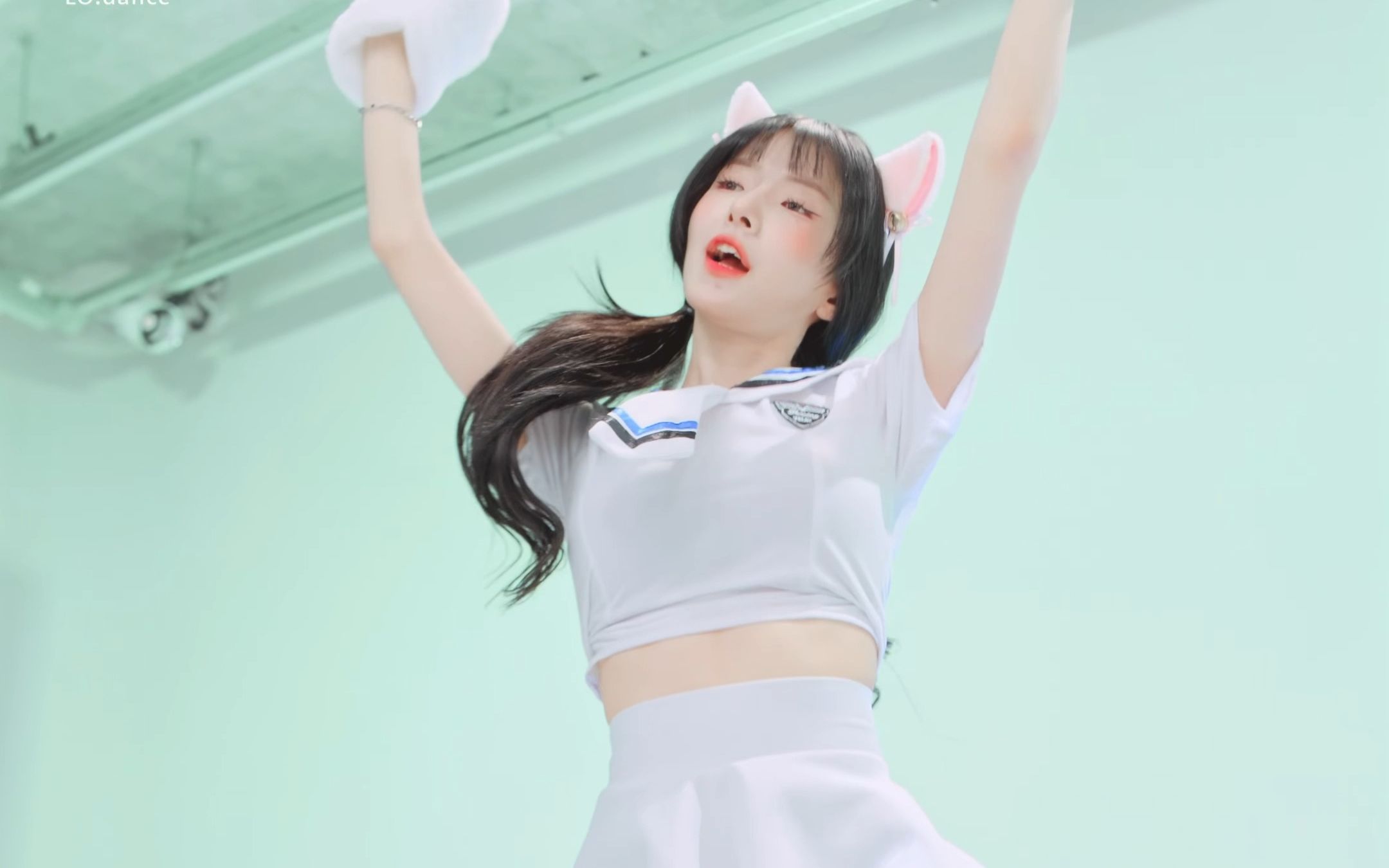 Seo Young, otaku dance, student uniform, side view