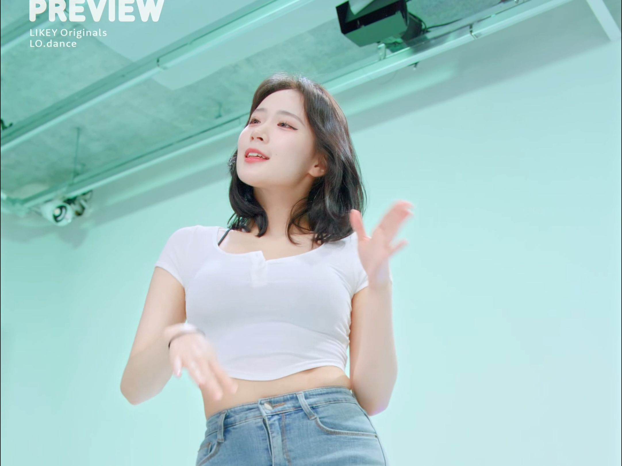 Jung In, DM, long pants, side view