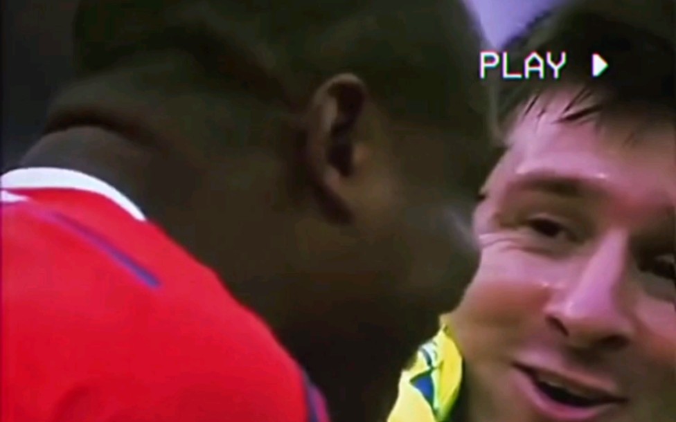 世界杯上，尼日利亚门将戳了戳对他梅开二度的梅西的脸蛋