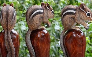 花栗鼠和响尾蛇拐杖木雕制作过wood carved chipmunk