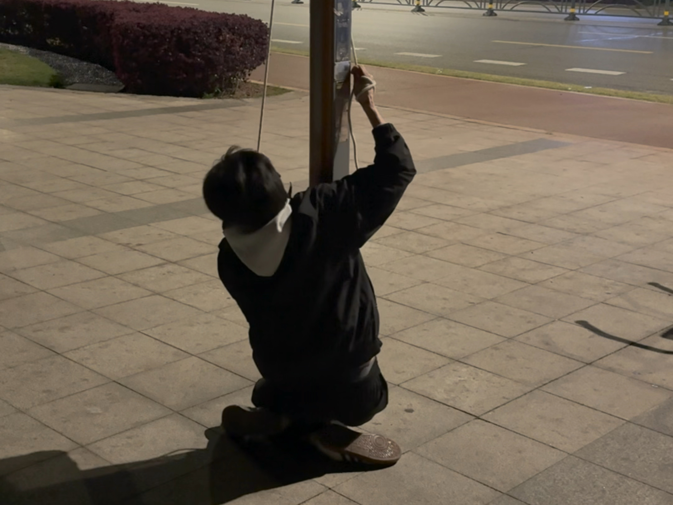再也不相信任何人了