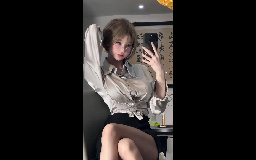 That's what I'm talking about, long black legs, crazy eyes, just love it!