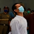 印尼一对同性情侣被罚公开鞭刑77下，母亲目睹儿子被打一度晕厥