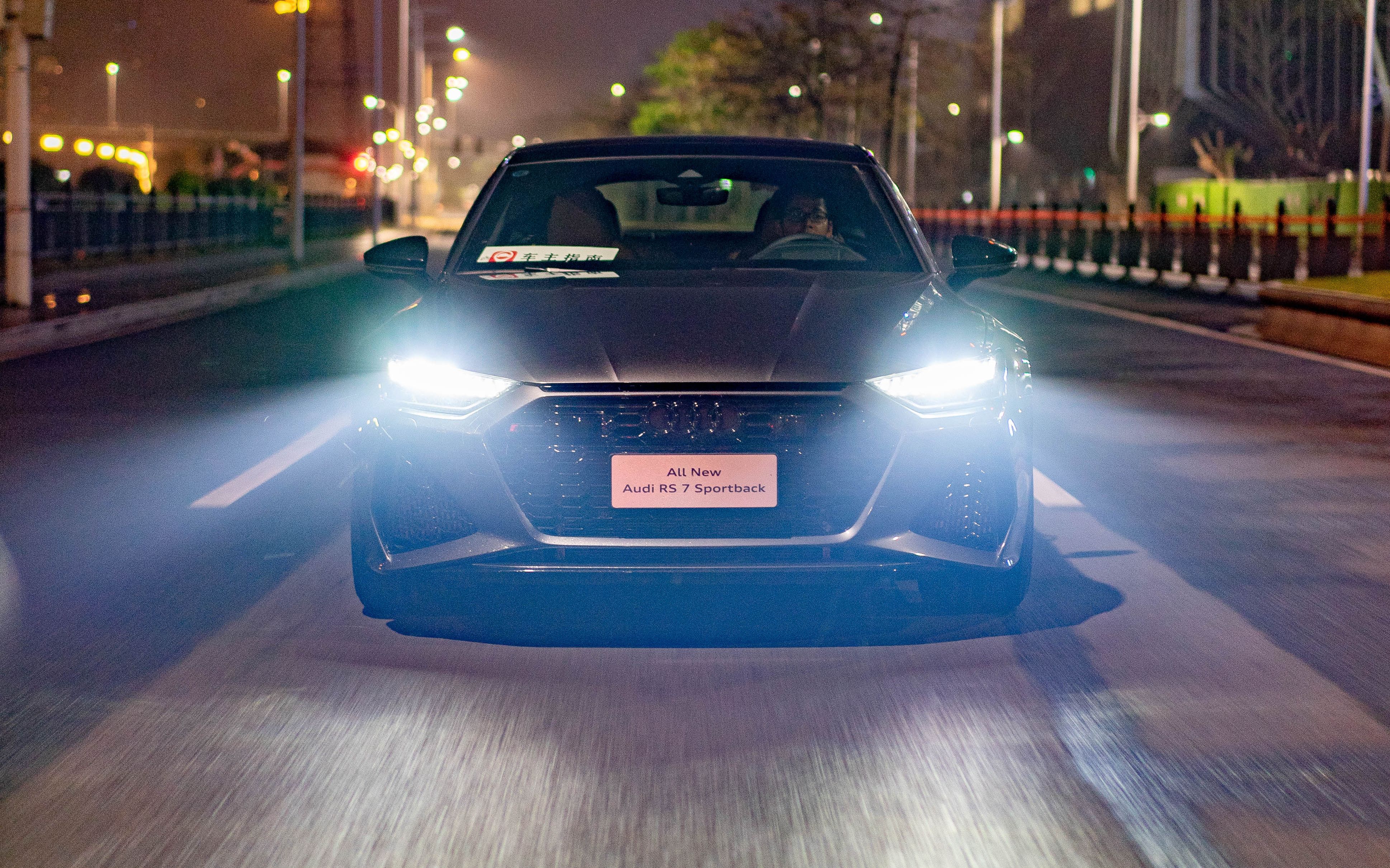 V8发动机、600匹马力！奥迪RS7 Sportback深夜“炸街”！