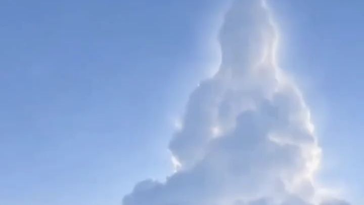 天降祥瑞，云现观音！这不是巧合，是宇宙在提醒你：你正在被守护。