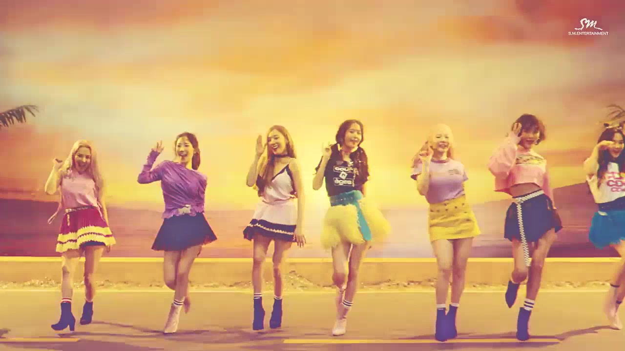 少女时代 - holiday night(into you instrumental) "