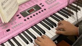 蜜蜂钢琴曲谱_儿歌小蜜蜂钢琴简谱(5)